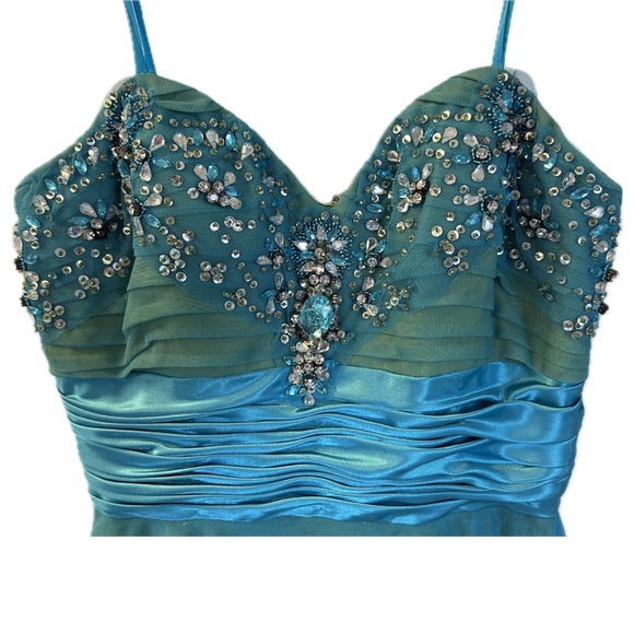 Adrianna Papell Collection prom dress, size 4, aquamarine. Good used condition. - Picture 3 of 10